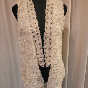 Lace Cream Vest with Textured Design, Medium